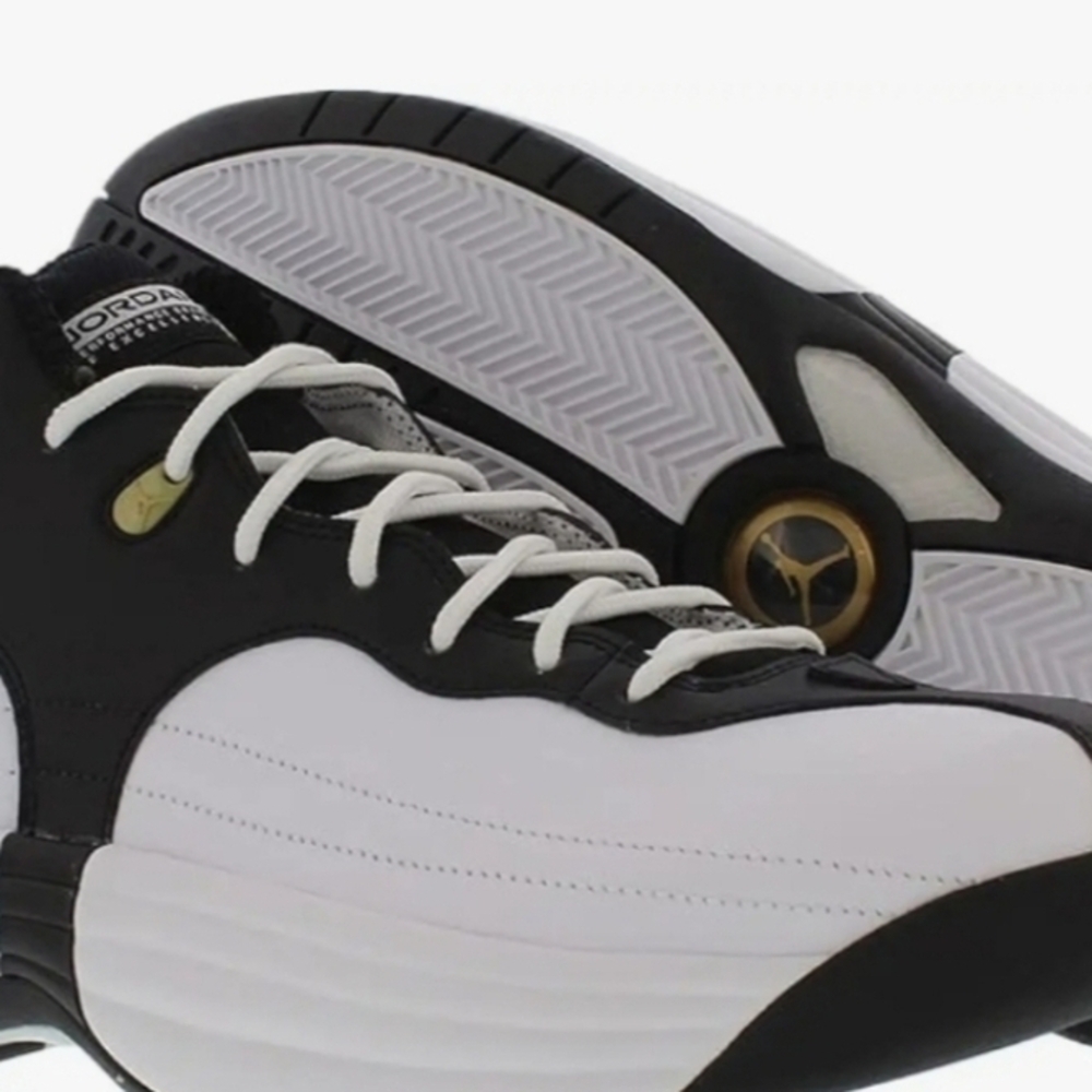 8.5 Jordan Men's Black and White Athletic Sneakers
